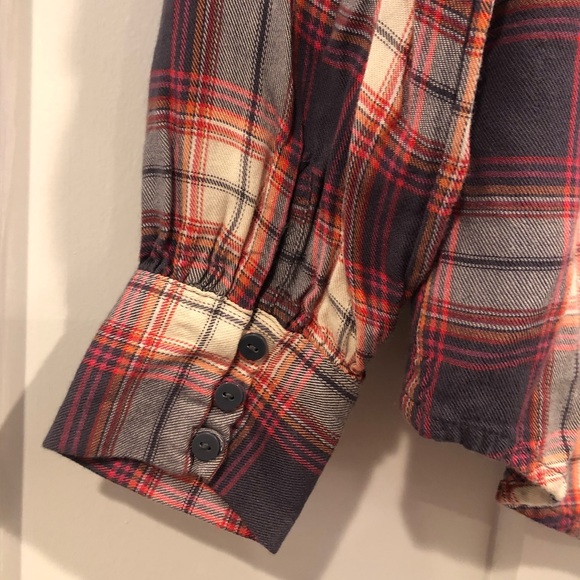 🍓Ruffled plaid top🍓 - Picture 8 of 14